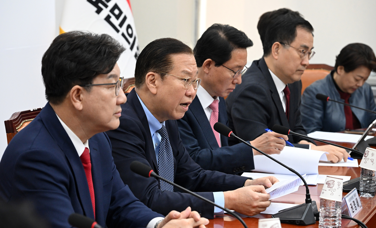 권영세 국민의힘 비대위원장이 10일 오전 서울 여의도 국회에서 열린 비상대책위원회의에 참석해 모두발언하고 있다. 이상섭 기자