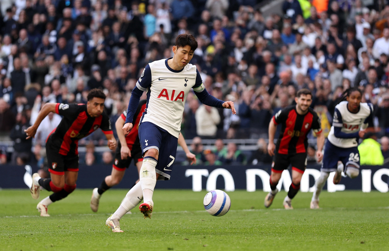 In this photo, Son Heung-min of Tottenham Hotspur scores a penalty against AFC Bournemouth in the clubs' Premier League match at Tottenham Hotspur Stadium in London on Sunday. (Reuters-Yonhap)