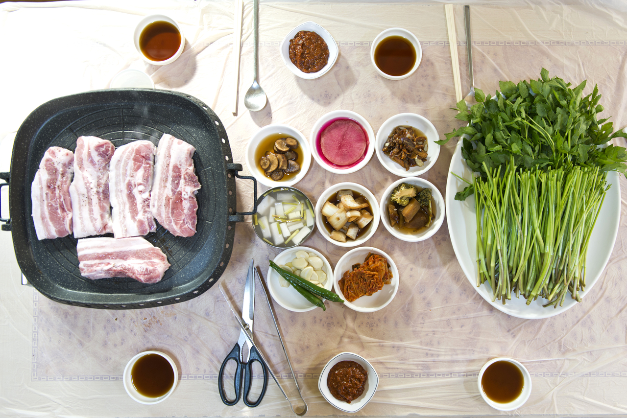 청도 한재미나리 삼겹살.[경북문화관광공사 제공]