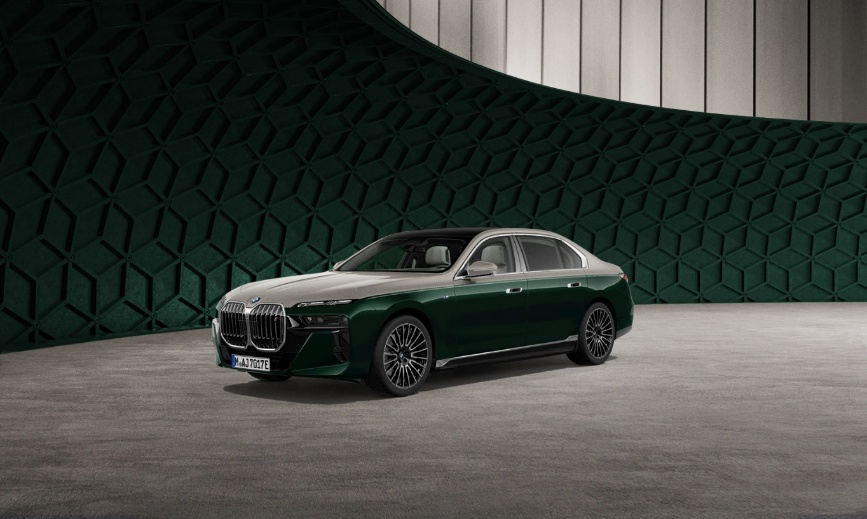 BMW i7 xDrive60 M 스포츠 인디비주얼 투톤 페리도트 그린 에디션 [BMW코리아 제공]