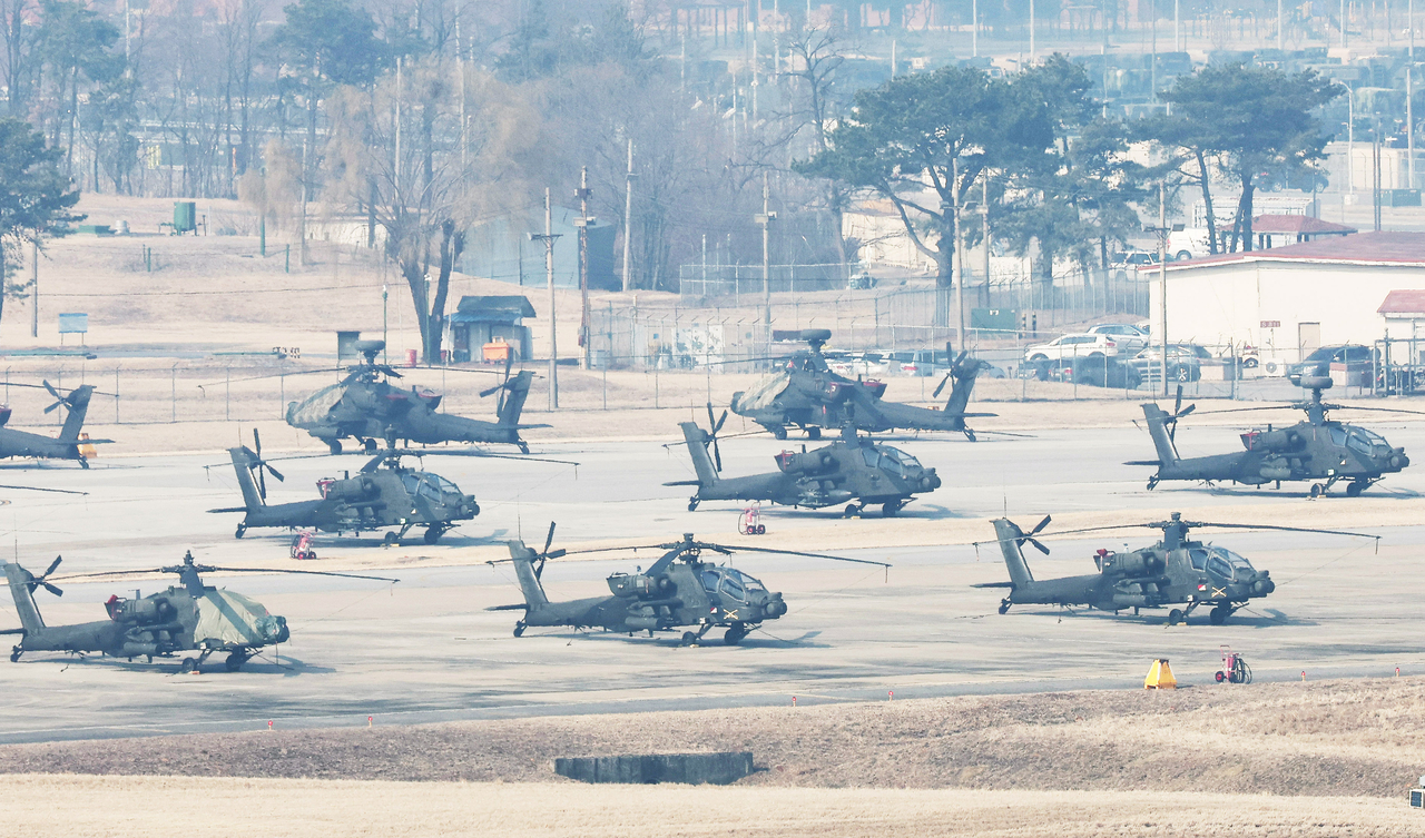Military helicopters are parked at the US Forces Korea's Camp Humphreys in Pyeongtaek, about 60 kilometers south of Seoul, on Sunday. (Yonhap)
