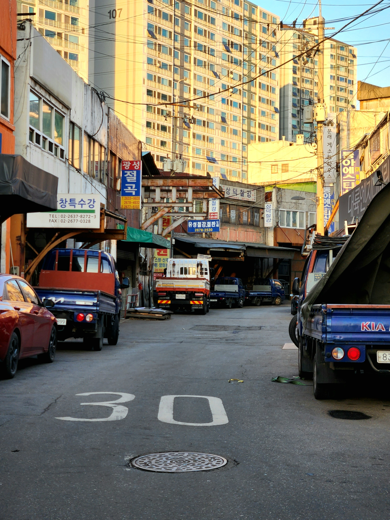 A street in Mullae-dong, Yeongdeungpo-gu, Seoul. (Song Seung-hyun/The Korea Herald)