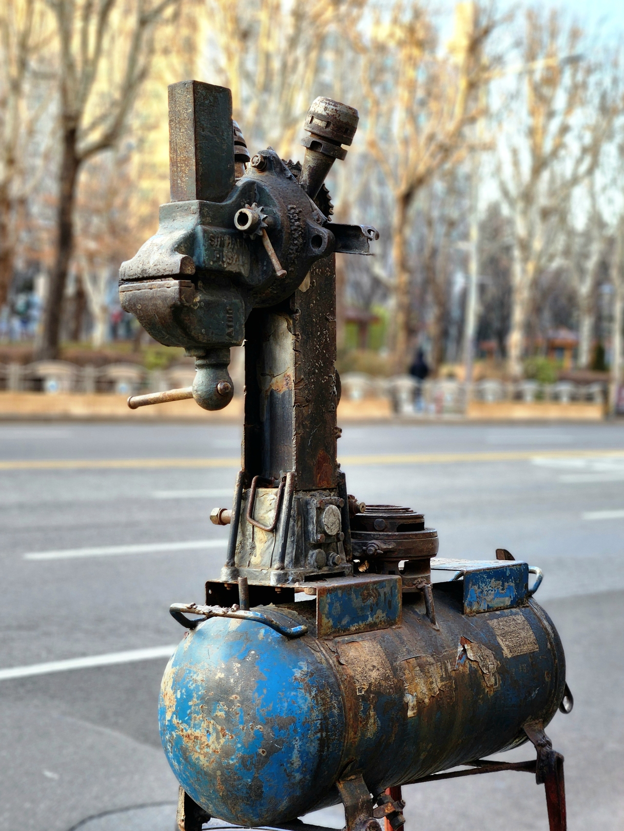 A metal giraffe sculpture in Mullae-dong, Yeongdeungpo-gu, Seoul. (The Korea Herald/Song Seung-hyun)