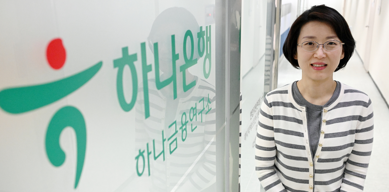 윤선영 하나금융연구소 소비자마케팅분석팀장이 6일 오후 서울 하나금융 명동사옥에서 헤럴드경제와 인터뷰를 하고 있다. 이상섭 기자