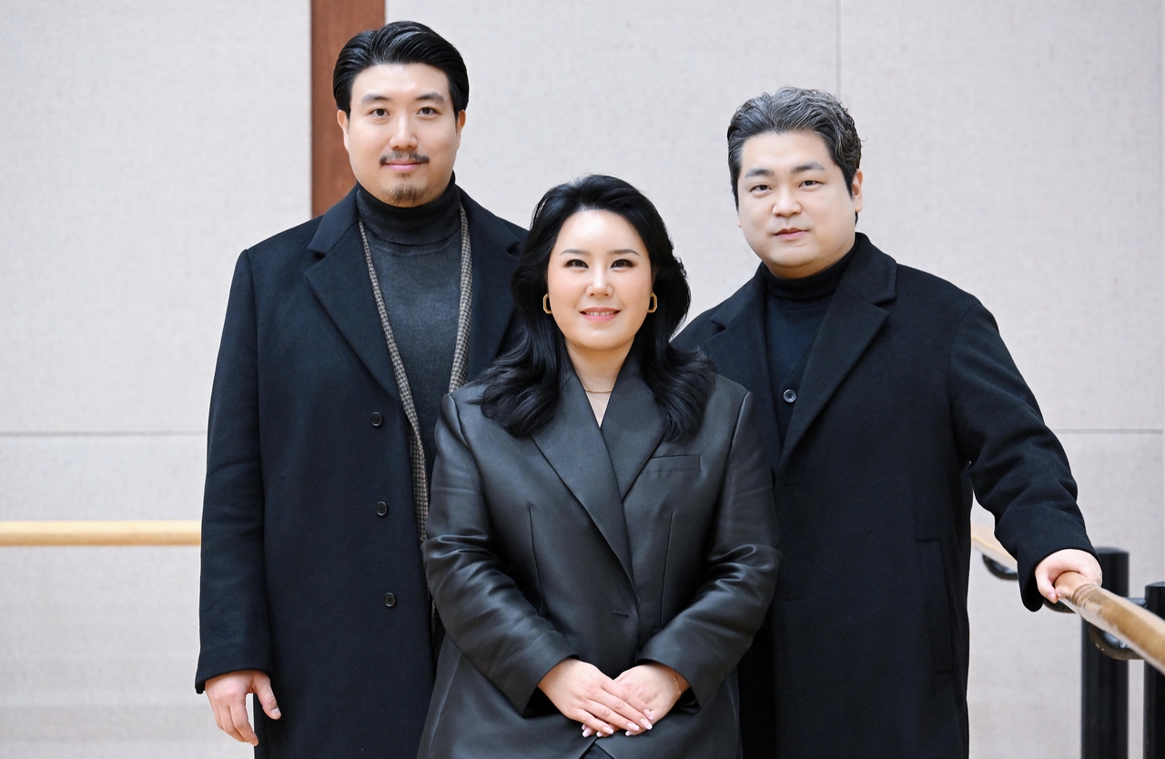 (From left) Bass Park Jong-min, soprano Seo Sung-young and tenor Son Ji-hoon pose for photos during an interview with The Korea Herald at the Seoul Arts Center on Monday. (Lee Sang-sub/The Korea Herald)