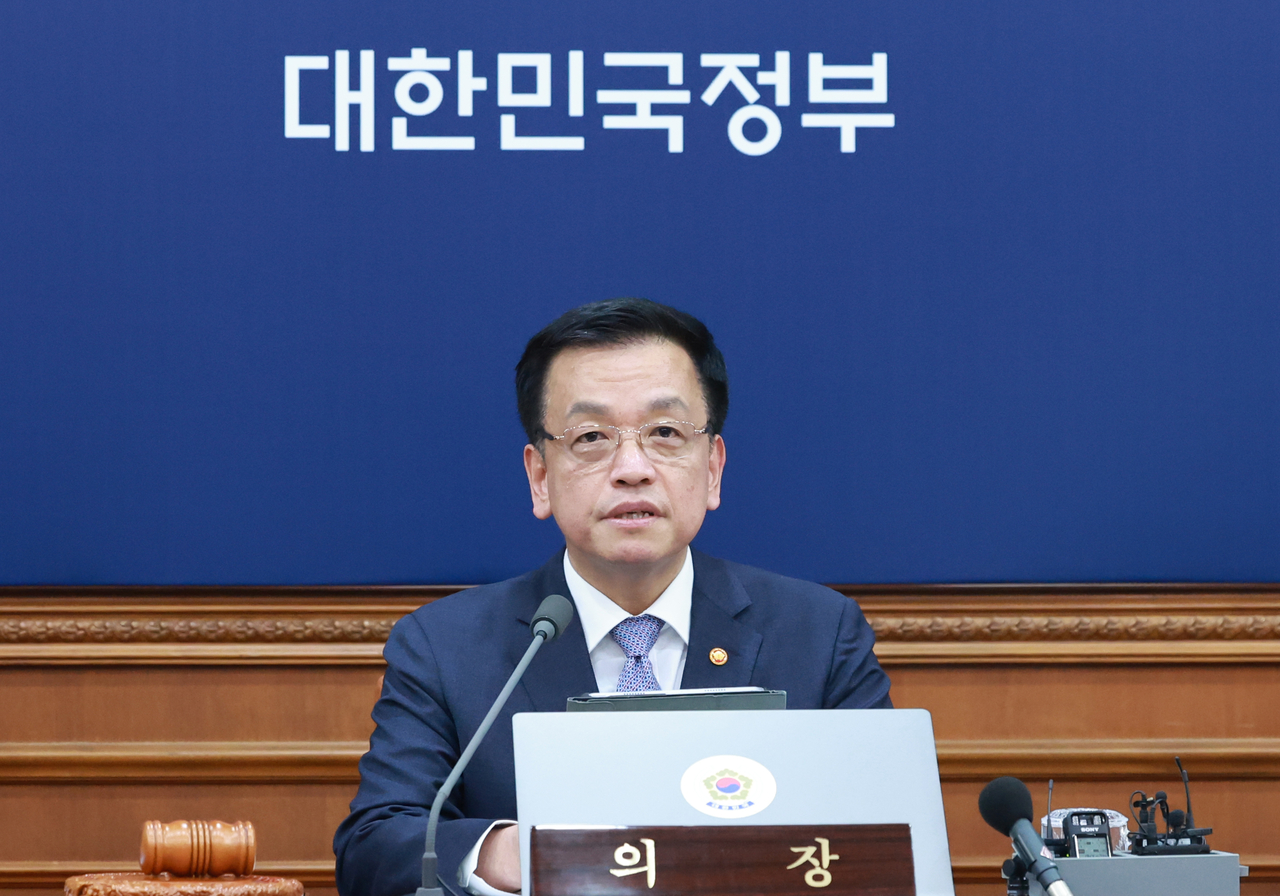 Acting President and Finance Minister Choi Sang-mok speaks during a Cabinet meeting held at the government complex in central Seoul on Tuesday. (Yonhap)