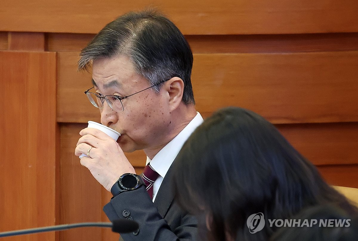 최재해 감사원장이 지난 2월 서울 종로구 헌법재판소에서 열린 탄핵심판 첫 변론기일에 출석해 있다.[연합]