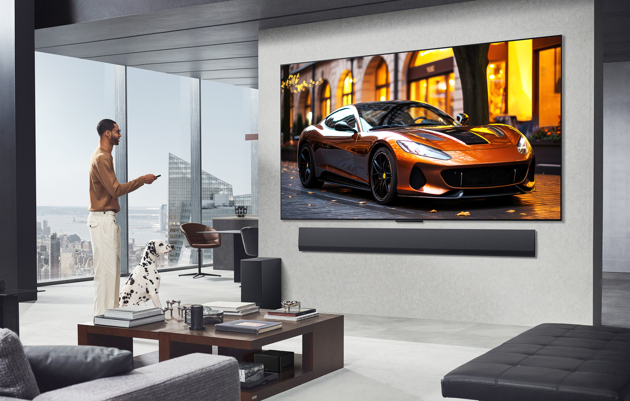 세계 최초로 최대 4K·144Hz 영상을 손실·지연 없이 전송하는 무선 AV 솔루션을 적용한 LG 올레드 에보(M5). [LG전자 제공]