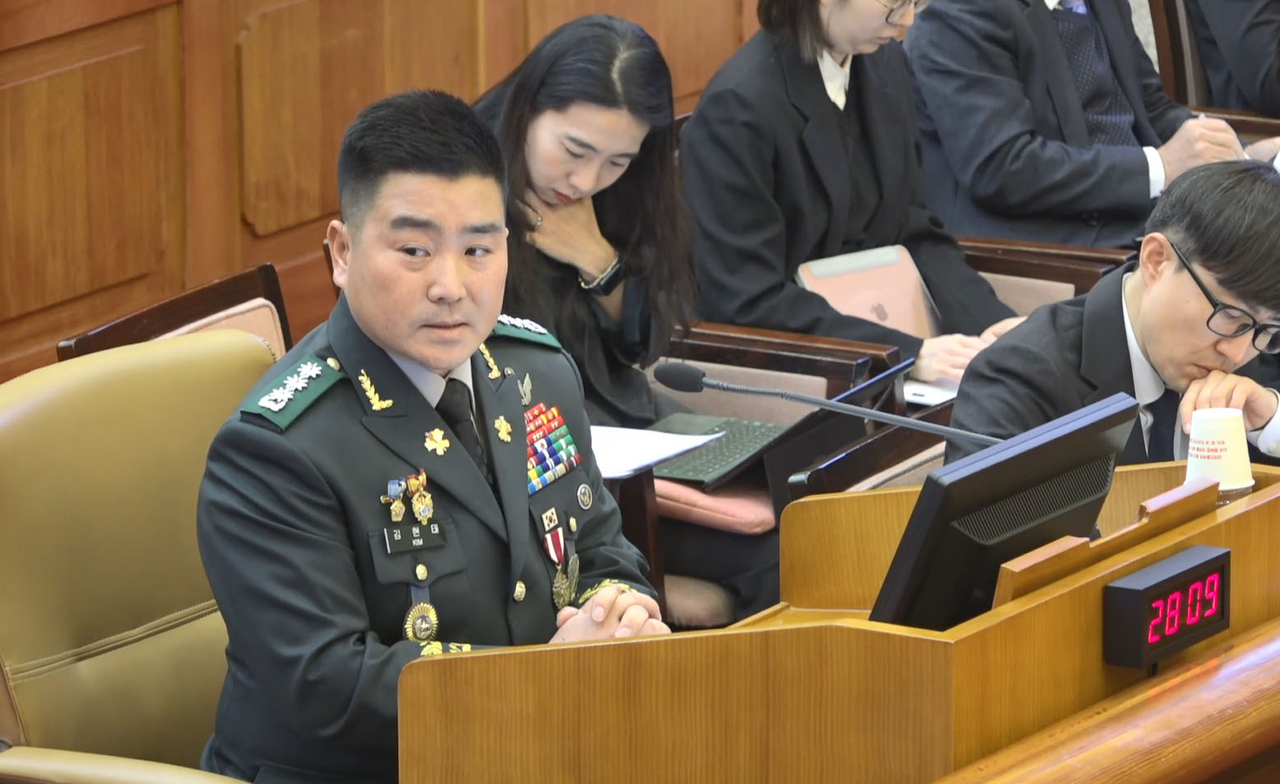 김현태 육군 특수전사령부 707특수임무단장이 6일 서울 종로구 헌법재판소에서 열린 윤석열 대통령 탄핵 심판 6차 변론에 증인으로 출석해 답변하고 있다. [헌법재판소 제공]