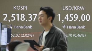 Seoul shares open sharply lower on renewed Trump tariff threats