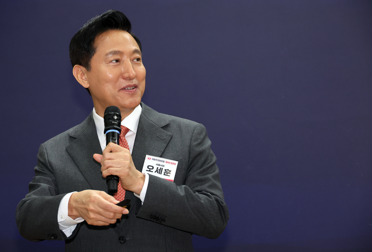 11일 서울 여의도 국회 의원회관에서 열린 국회무궁화포럼 제6회 토론회 ‘북핵 앞에 선 우리의 선택, 핵 잠재력 확보를 위한 한미 안보협력 전략’에서 오세훈 서울시장이 기조연설을 하고 있다. [연합]