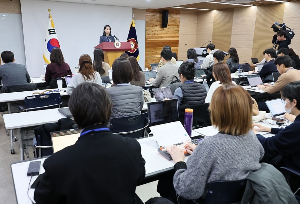 Journalists attend a press conference at the Constitutional Court, Jongno-gu, Seoul on Feb. 4. (Yonhap)