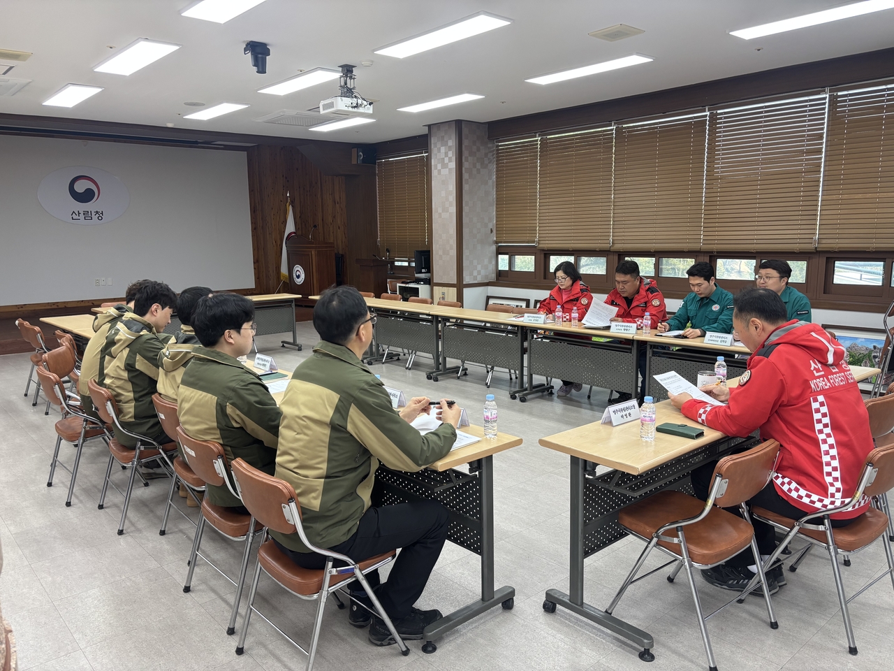 영주 국유림 관리사무소가 산림재난 협업체계 구축을 위해 관계기관 토론 했다(영주 국유림관리사무소 제공)