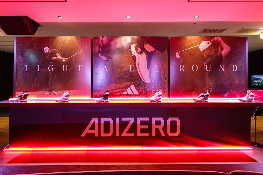 아디다스골프가 새로운 스파이크리스 퍼포먼스 골프화 ‘아디제로 ZG(Adizero ZG)’를 출시했다.
