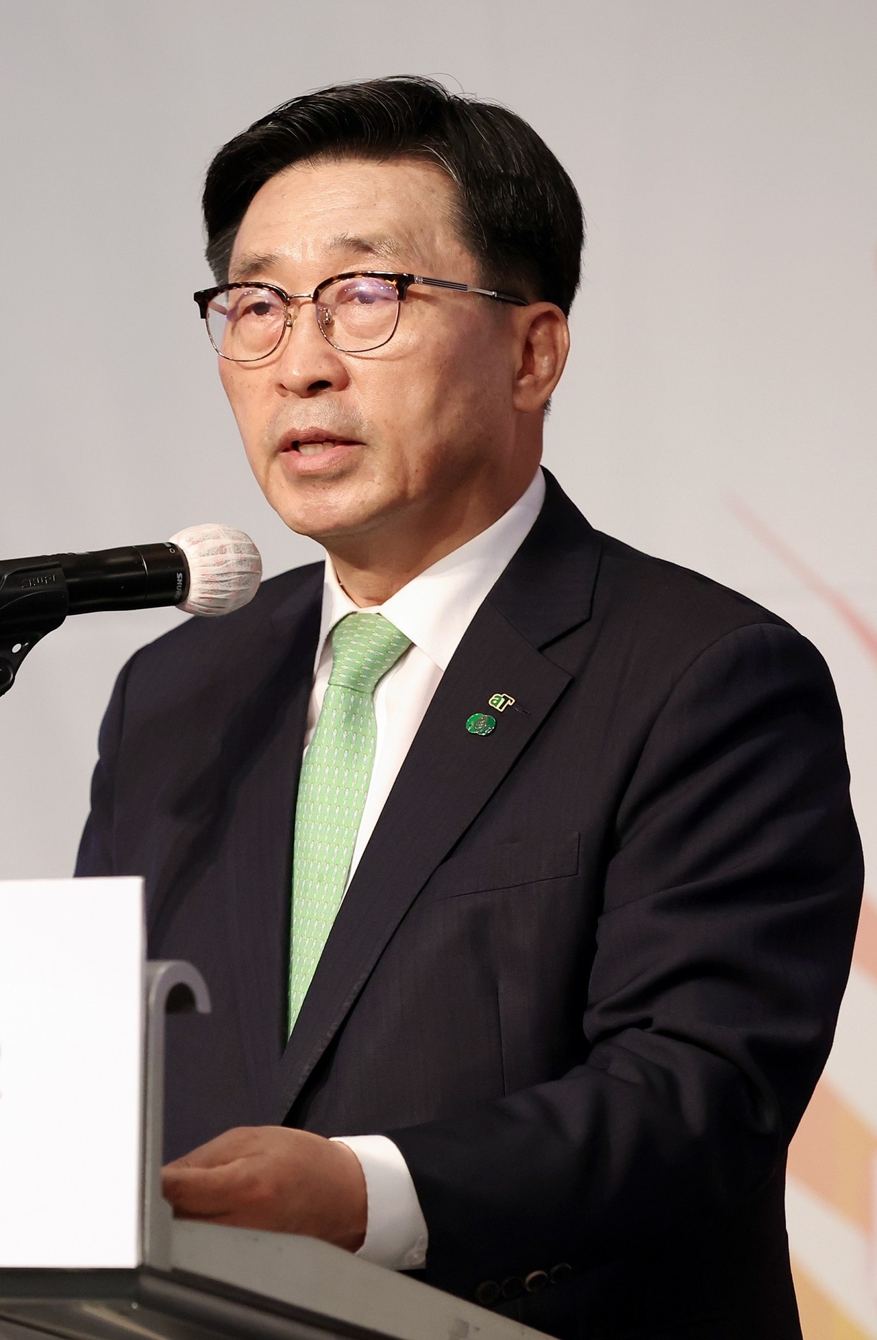 김춘진 총재는 지난 11일 제10회 흙의 날을 맞아 흙의 소중함을 강조하며 중요성을 전파했다. 한국농수산식품유통공사 제공