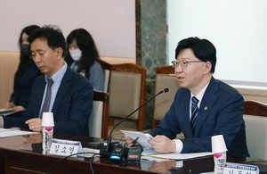 금융위 부위원장 “가상자산거래소, 자금세탁방지 철저히…다음달 법인 코인투자 가이드라인 마련”