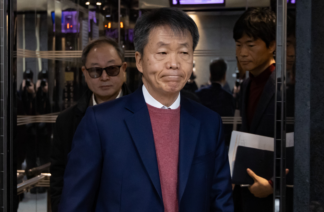 김용원 군인권보호관 겸 군인권소위 상임위원이 18일 오전 서울 중구 국가인권위원회에서 열린 임시 군인권보호위원회(군인권소위)에 참석하고 있다. 임시 군인권보호위원회는 이날 12·3 계엄 사태에 가담한 혐의로 구속기소된 장군(여인형 전 방첩사령관, 문상호 전 국군정보사령관, 곽종근 전 특수전사령관, 이진우 전 수도방위사령관) 4명이 제기한 긴급구제 안건을 논의한다. [뉴시스]