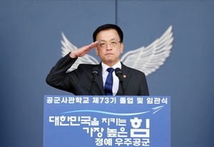 오폭 여파 속 공사 졸업식…최상목 “軍, 국민안전 최우선 고려해야”