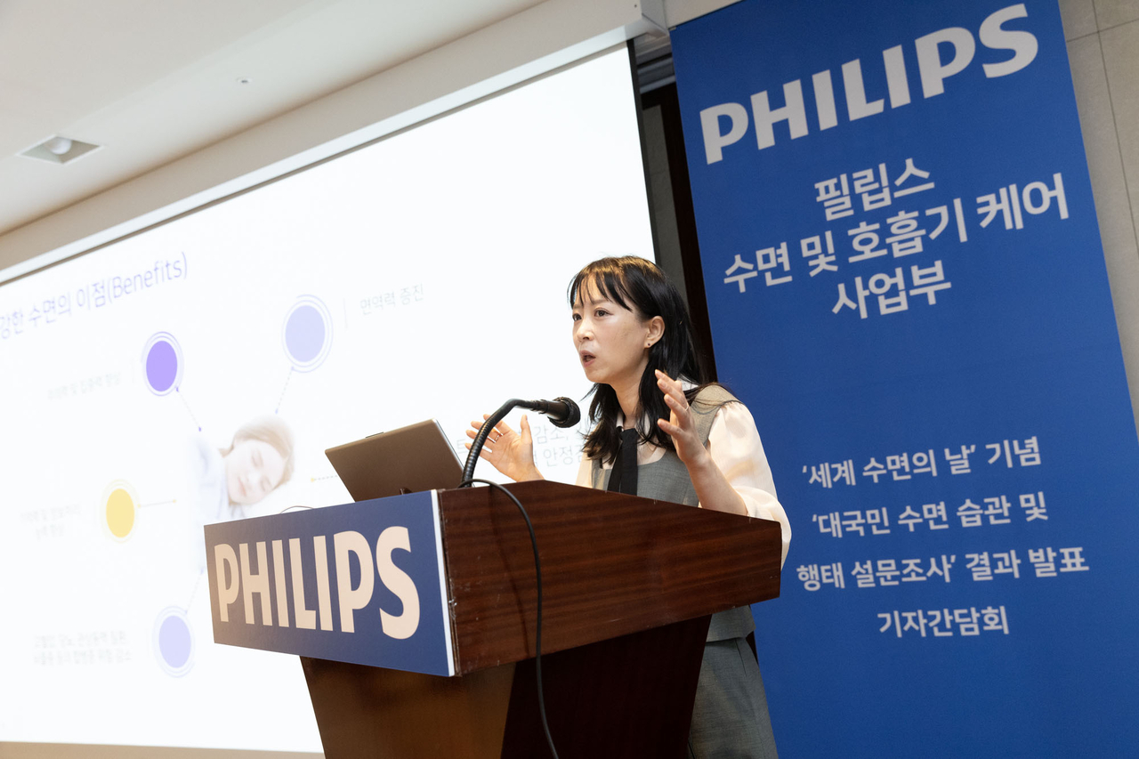 김혜윤 국제성모병원 수면의학연구소장이 12일 필립스코리아가 개최한 기자간담회에서 발표하고 있다. [필립스코리아 제공]