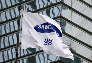 Samsung Electronics pays highest salaries to outside directors: data