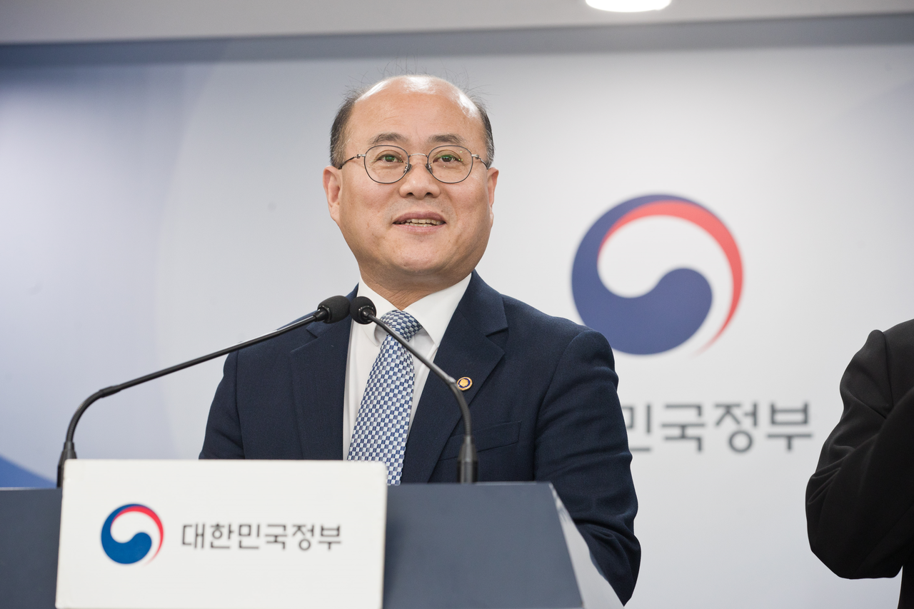 이창윤 과학기술정보통신부 제1차관이 12일 오전 서울 종로구 정부서울청사 본관 브리핑룸에서 ‘양자전략위원회 출범’ 관련 브리핑을 하고 있다. [과학기술정보통신부 제공]