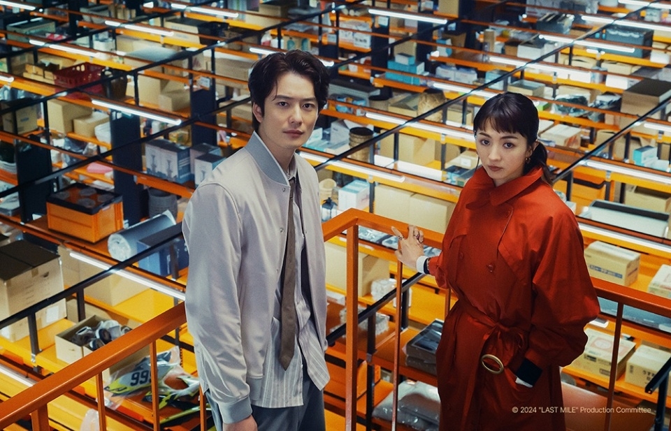 영화 ‘라스트 마일’은 미국계 거대 이커머스 기업 ‘데일리 패스트’의 일본 관동지부 물류센터를 중심으로 이야기를 전개한다. 영화 스틸컷