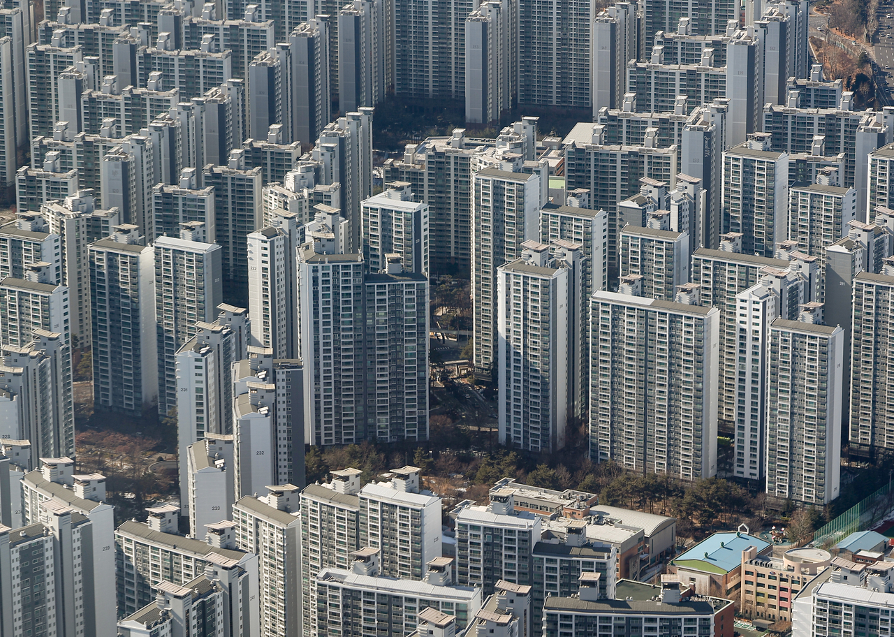 서울 송파구 롯데월드타워 전망대에서 바라본 아파트들의 모습. [연합]