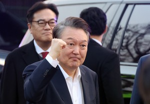 尹만 되는 거였나…尹측근 저서도 “구속기간 날짜로 계산해야”