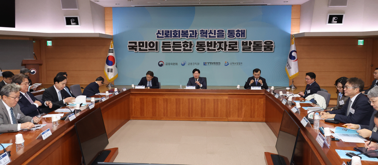 지난 11일 서울 종로구 정부서울청사 별관에서 열린 보험개혁회의가 진행되고 있는 모습. [연합]