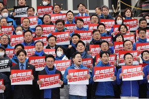 Rival protests intensify amid Yoon impeachment limbo